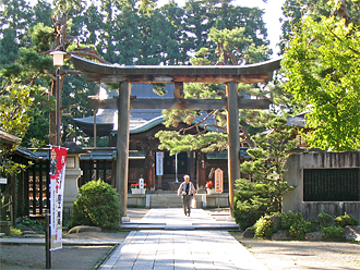 上杉神社本殿