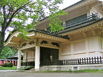 上杉神社稽照殿