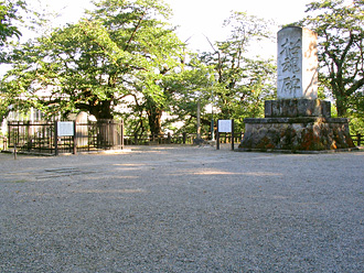 松が岬公園・謙信公祠堂跡