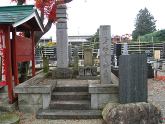 堀粂之助の墓(竜泉寺)