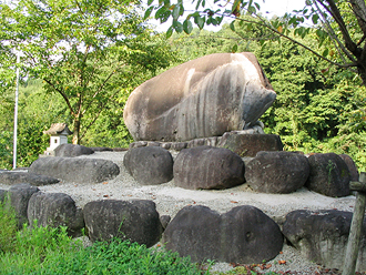 龍師火帝の碑